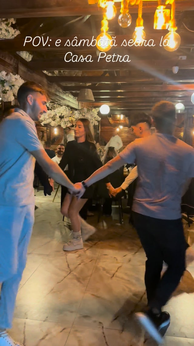 Când lăutarii pornesc hora, tot restaurantul e în picioare 🔥